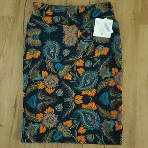 NWT size medium lularoe cassie skirt